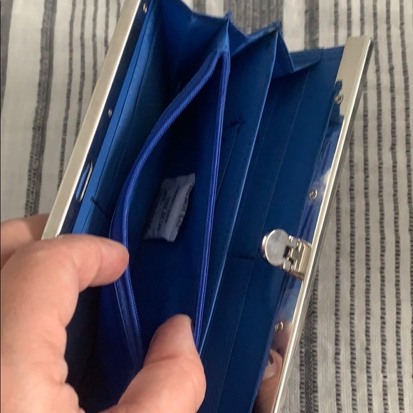 Clutch with Magnet Closure - NWOT - Picture 4 of 7